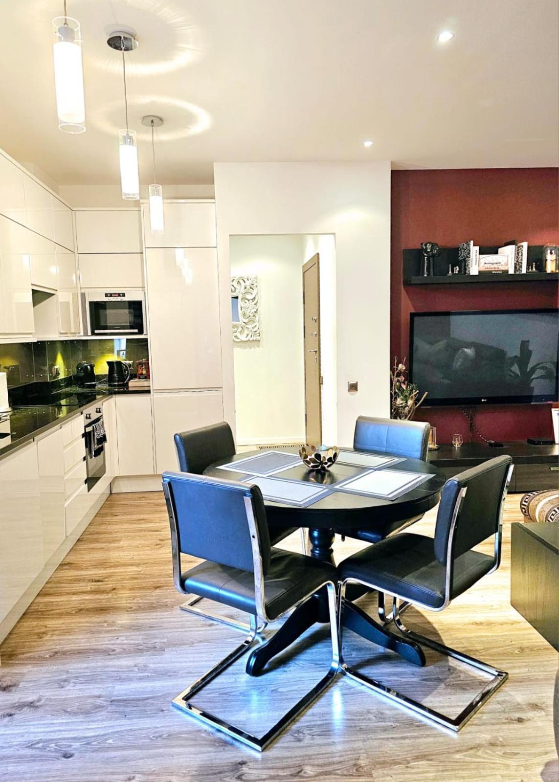 Modern 2 Bedroom Apartment In The City Centre Riga Ngoại thất bức ảnh